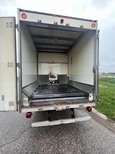 Used 2010 International 4300 Series 16 foot, hydraulic brakes, auto,