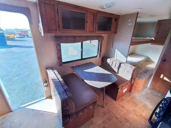 Used 2012 WEEKENDER 25' REAR BUNKS TRAVEL TRAILER $15,995.