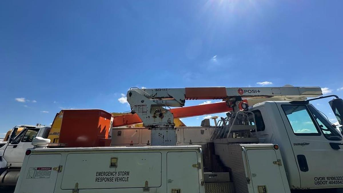 Used 2010 International Bucket Truck 42ft posi-plus