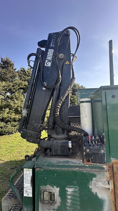 Used International DuraStar 4300 service truck w/crane