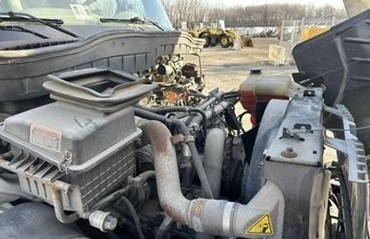 Used 2015 International 4300SBA 4x2 hi-rail service truck