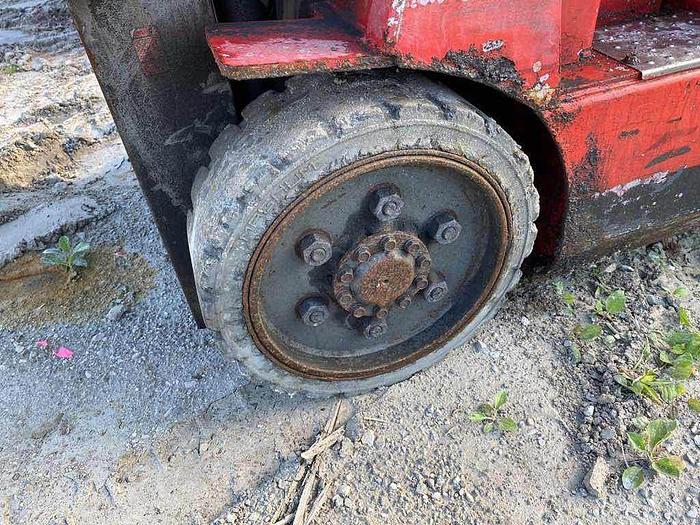 Used 2005 Raymond DSD50 Forklift 3 stage, side shift, 5000 lbs