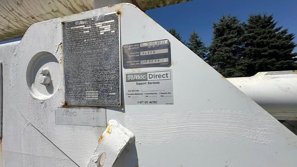 Used 2004 International Bucket Truck 4300 sba 4x2