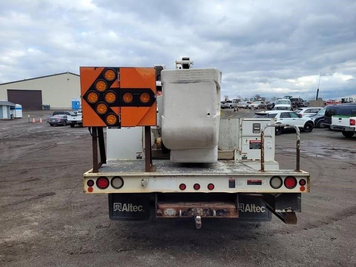 Used 2014 Ford F550 XL SD S/A bucket truck