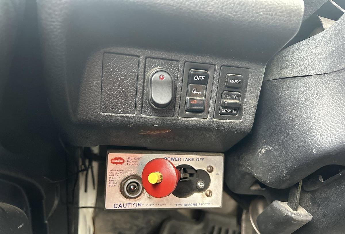 Used 2012 Hino 268 4x2 rollback truck