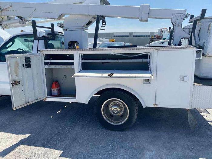 Used 2005 Ford F550 Super Duty bucket truck