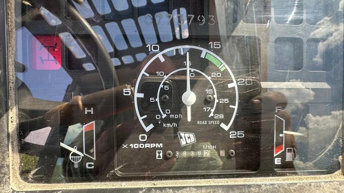 Used 2011 JCB 532 Loadall zoom boom