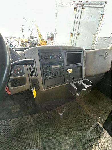 Used 2013 International 4300 Straight Truc 26 foot box curb
