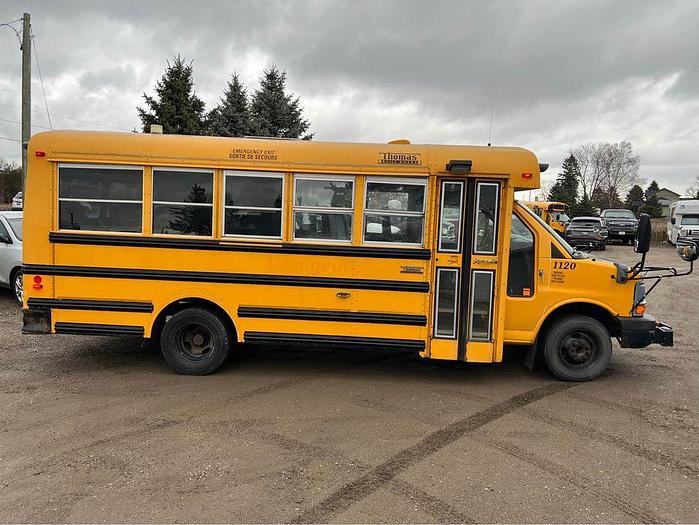 Used 2011 GMC 4500 SINGLE WHEEL MINI BUS v8 gas 218,000 kms