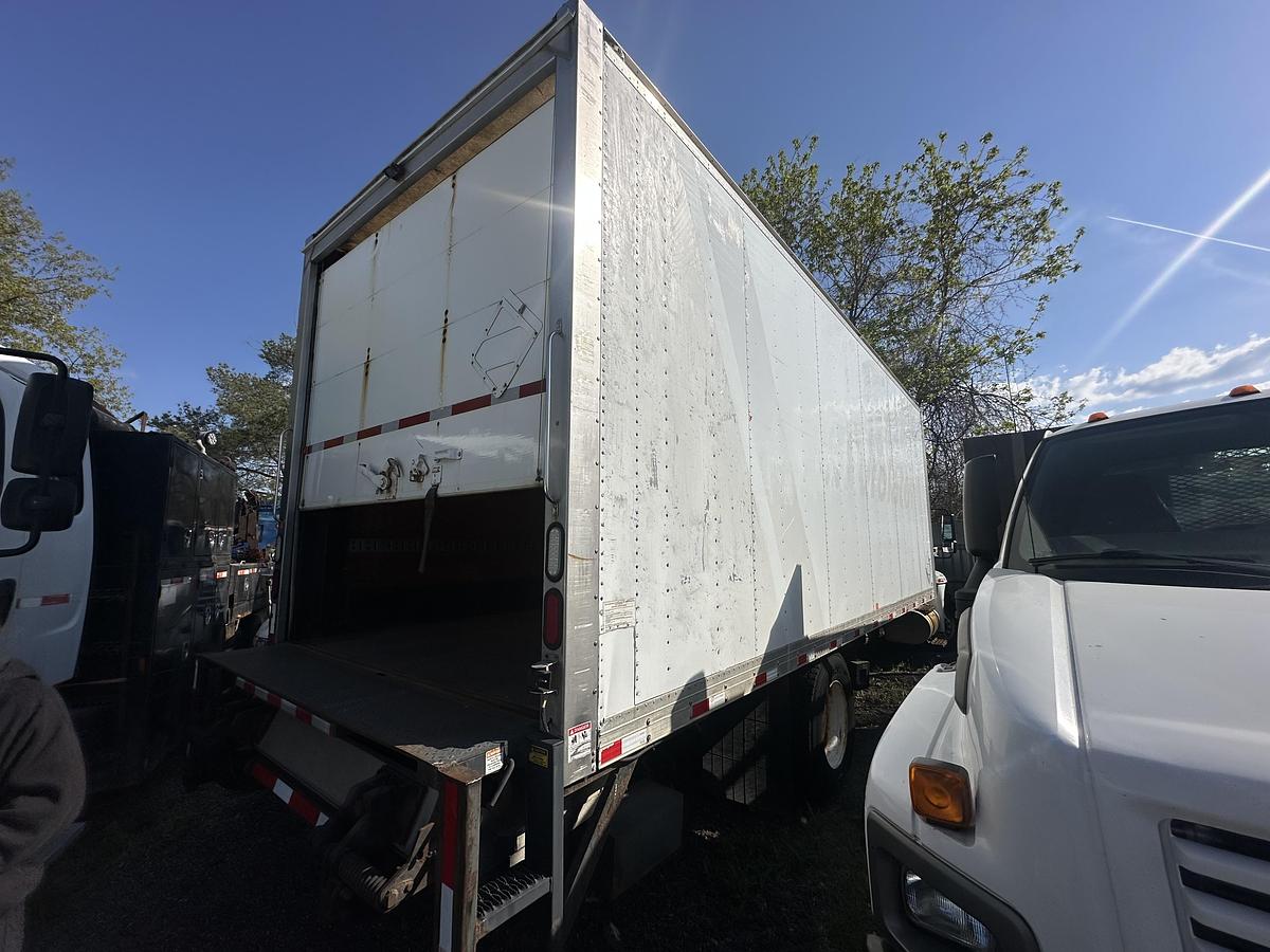 Used 2012 International 26ft box truck with aluminum hydraulic lift gate