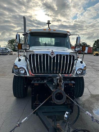 Used 2009 INTERNATIONAL 9400 ROLL OFF recovery deck with plow