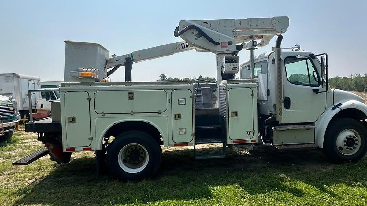 Used 2014 FREIGHTLINER M2 106 MEDIUM DUTY bucket truck