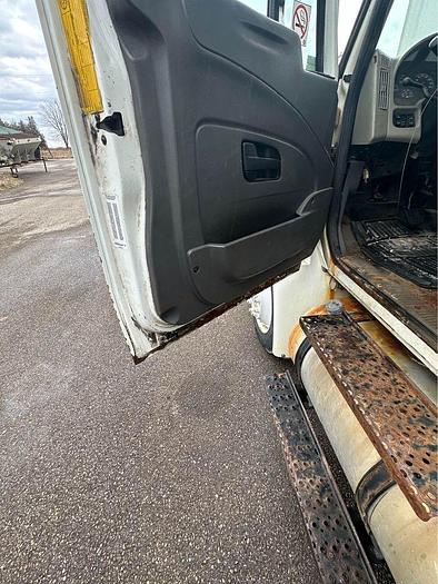 Used 2009 International 4300 ROLL OFF