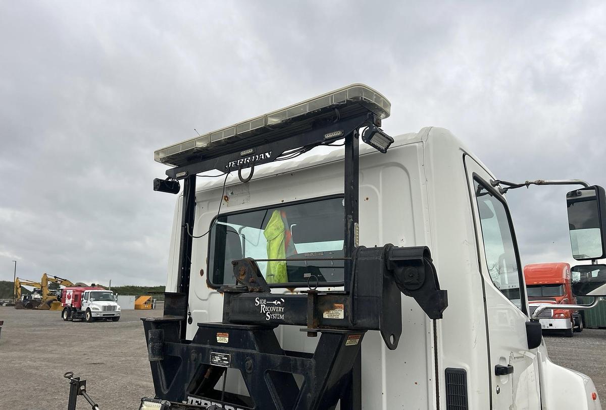 Used 2012 Hino 268 4x2 rollback truck