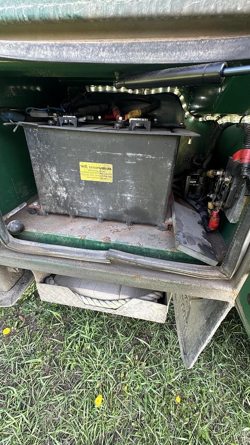 Used International DuraStar 4300 service truck w/crane