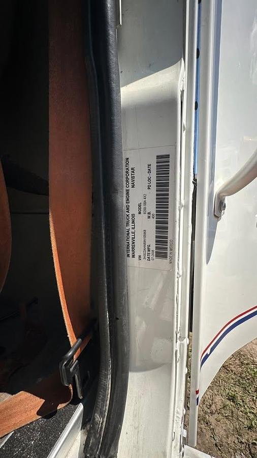 Used International 9200i SBA 4x2 cab and chassis