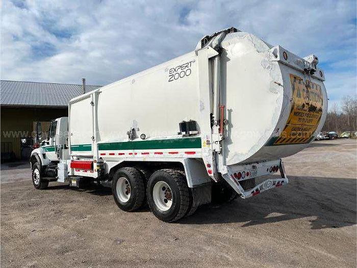 Used 2009 International 7400 - Garbage truck labrie garbage compactor