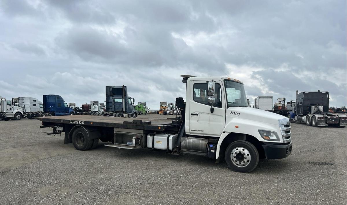 Used 2012 Hino 268 4x2 rollback truck