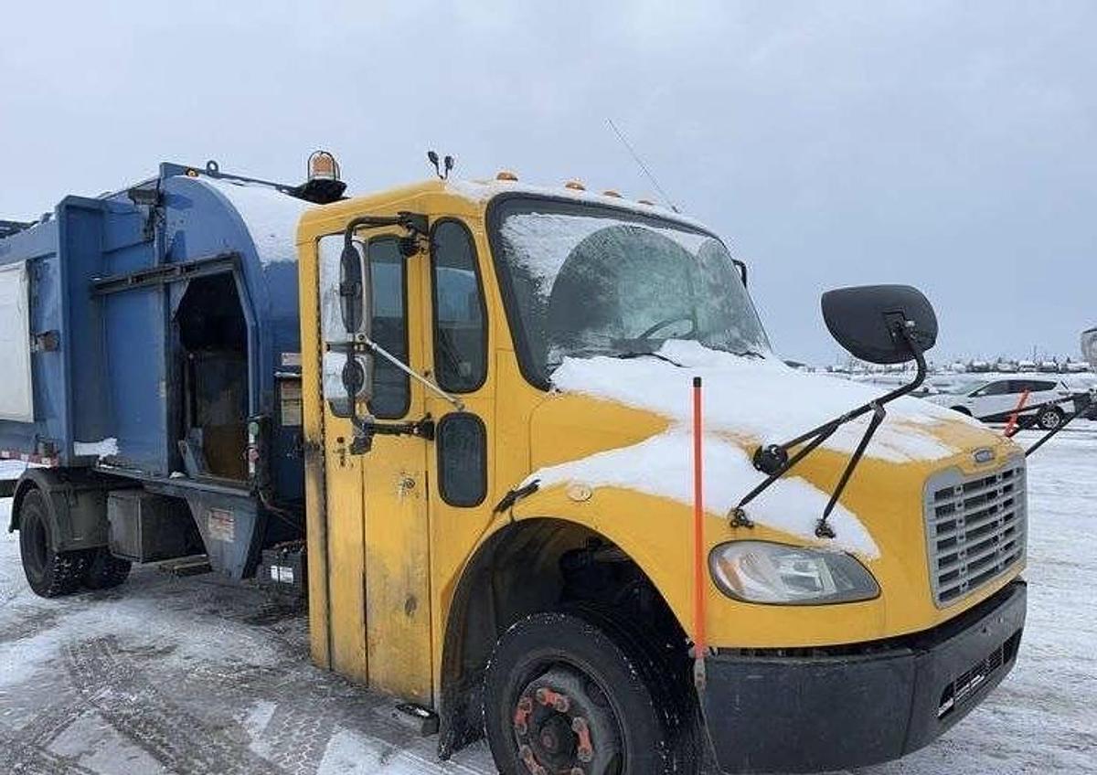 Used 2018 Freightliner M2 106 T/A Refuse Truck