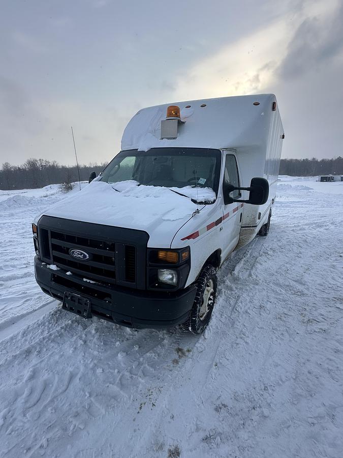 Used 2013 Ford e450 cube van