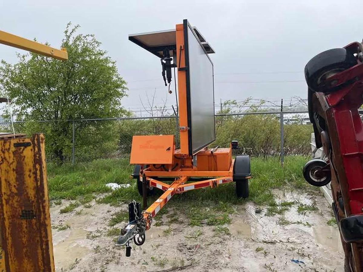 Used 2014 VERMAC ARROW board