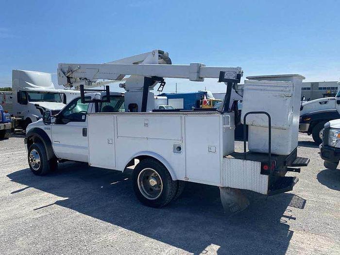 Used 2005 Ford F550 Super Duty bucket truck