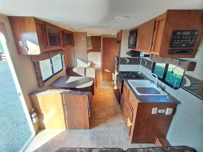 Used 2012 WEEKENDER 25' REAR BUNKS TRAVEL TRAILER $15,995.