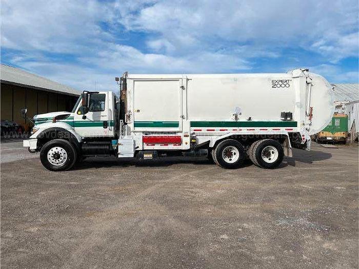 Used 2009 International 7400 - Garbage truck labrie garbage compactor