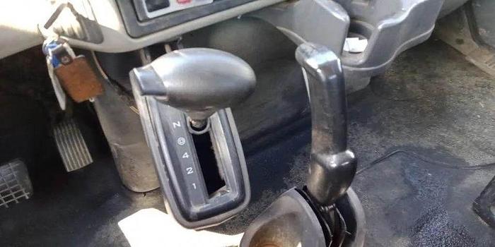 Used INTERNATIONAL DURA STAR DUMP 18 foot flat deck g licence