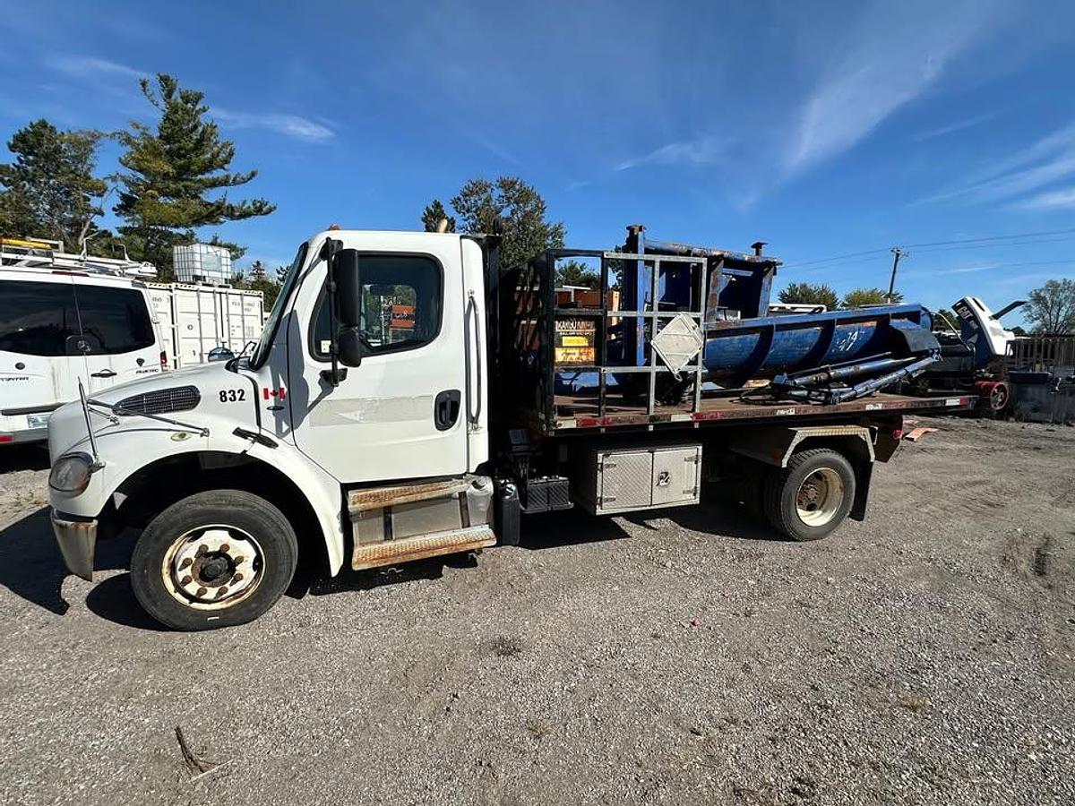Used 2015 FREIGHTLINER M2 106 106 medium duty hook lift
