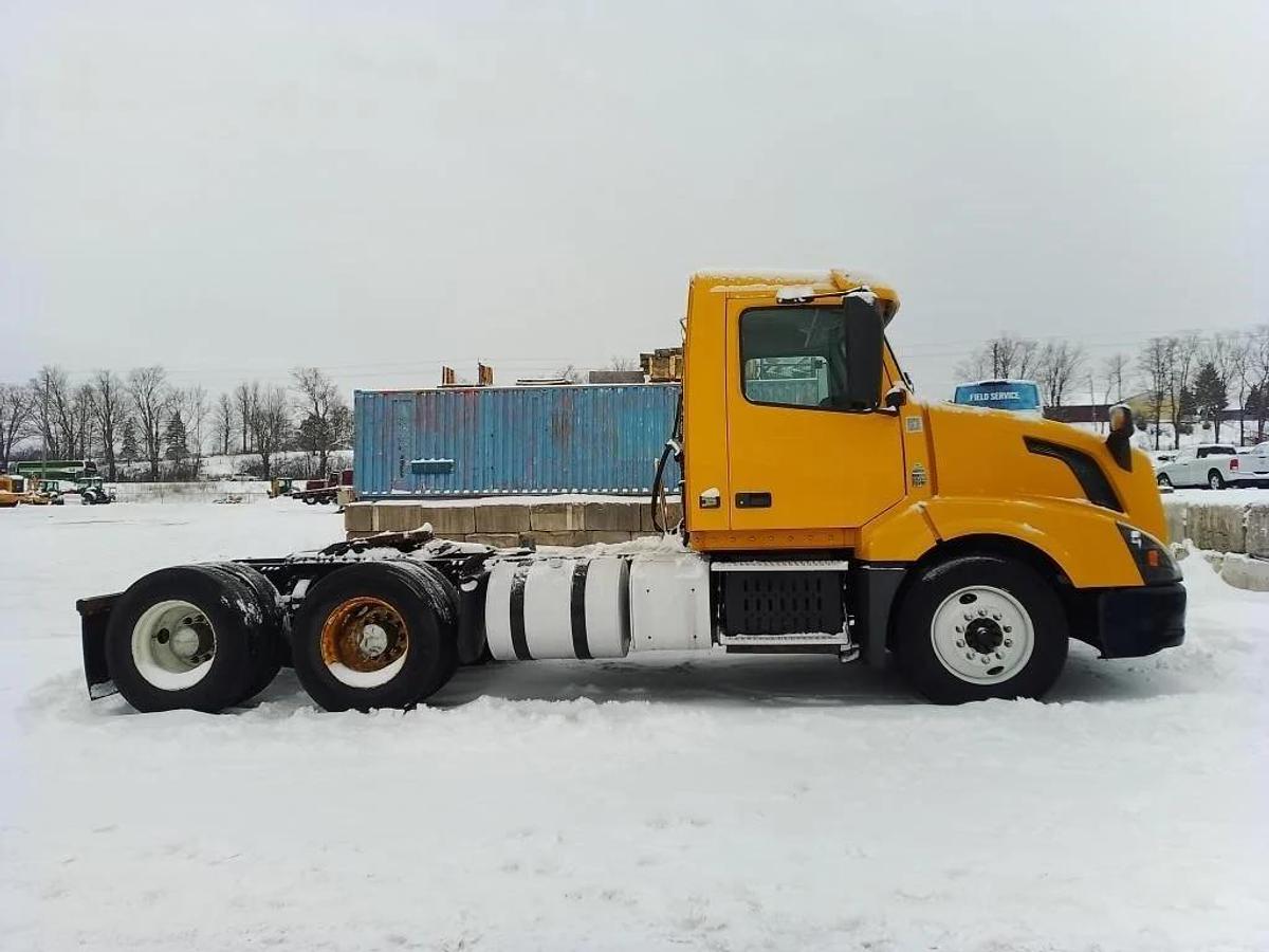 Used 2016 Volvo T/A Highway Tractor