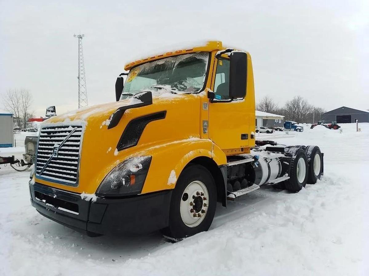 Used 2016 Volvo T/A Highway Tractor