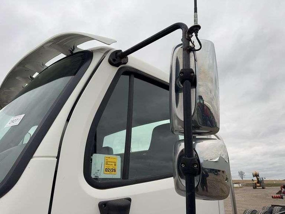 Used 2008 FREIGHTLINER M2 112 DAY CAB & CHASSIS