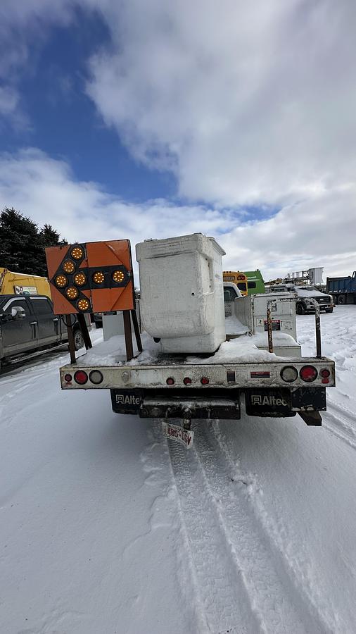 Used 2014 Ford F550 XL SD S/A bucket truck