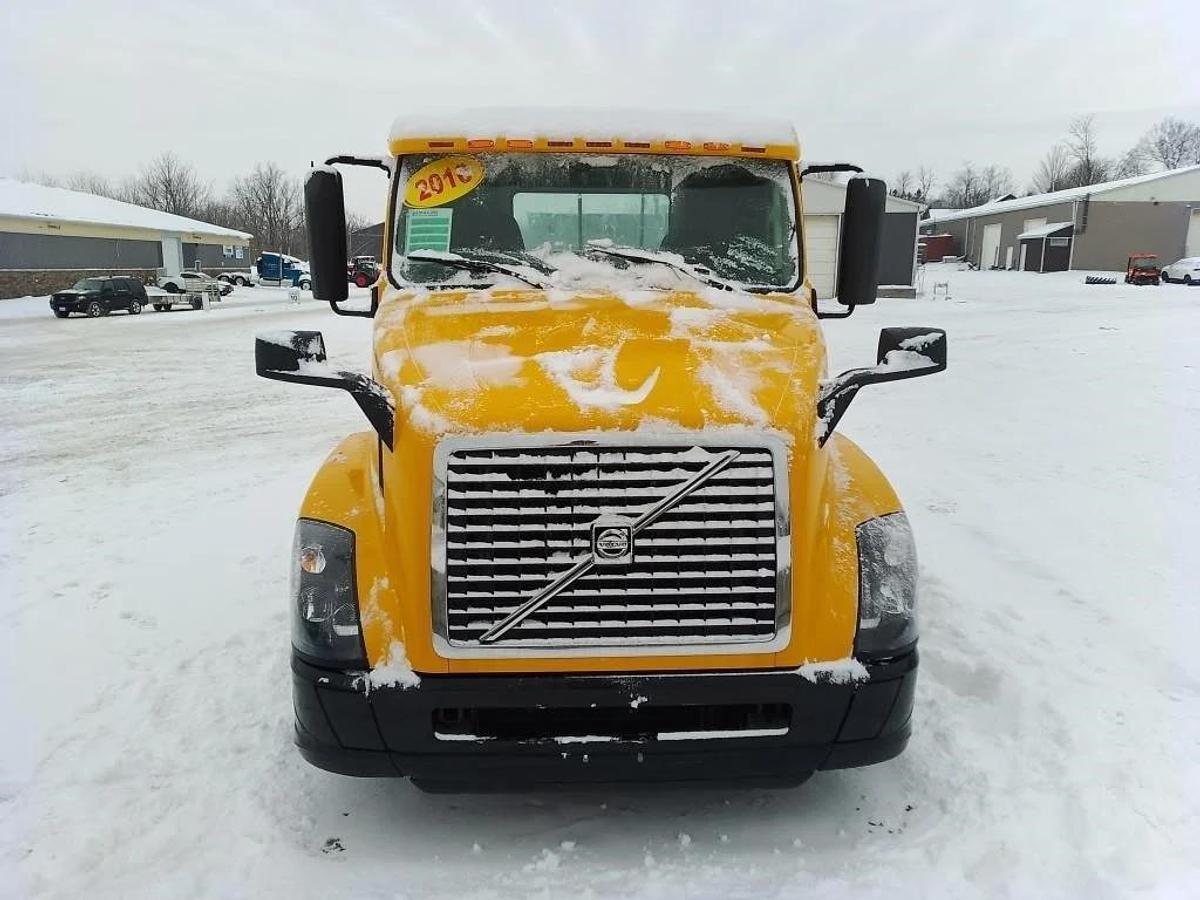 Used 2016 Volvo T/A Highway Tractor