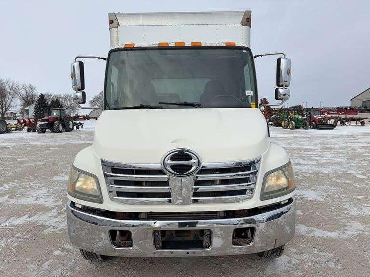 Used 2010 HINO 185 LIMITED 18' STRAIGHT TRUCK