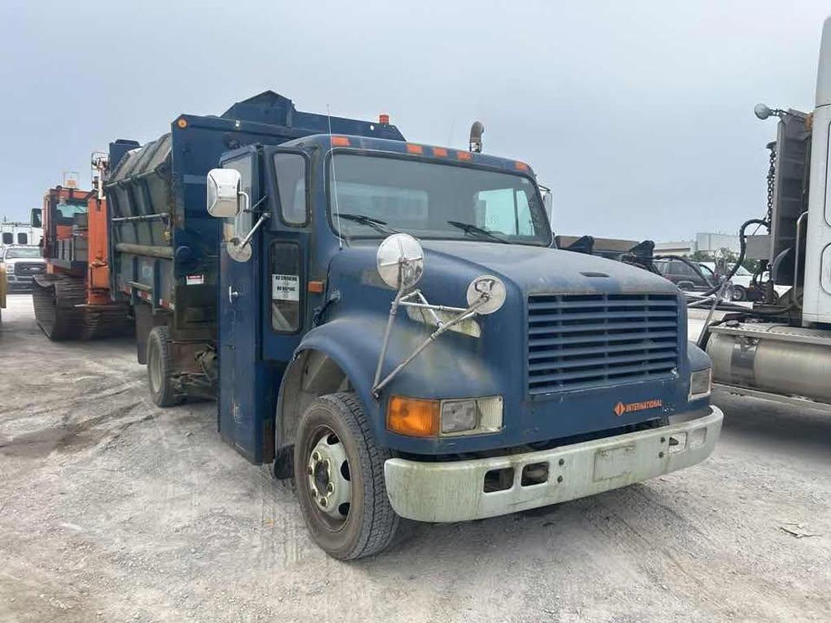 Used 1990 INTERNATIONAL 4000 4700 Garbage Truck