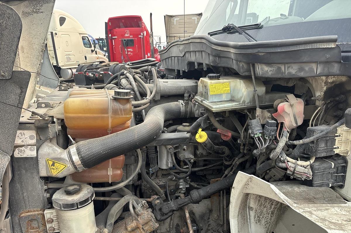 Used 2015 International 4300 4x2 rollback truck