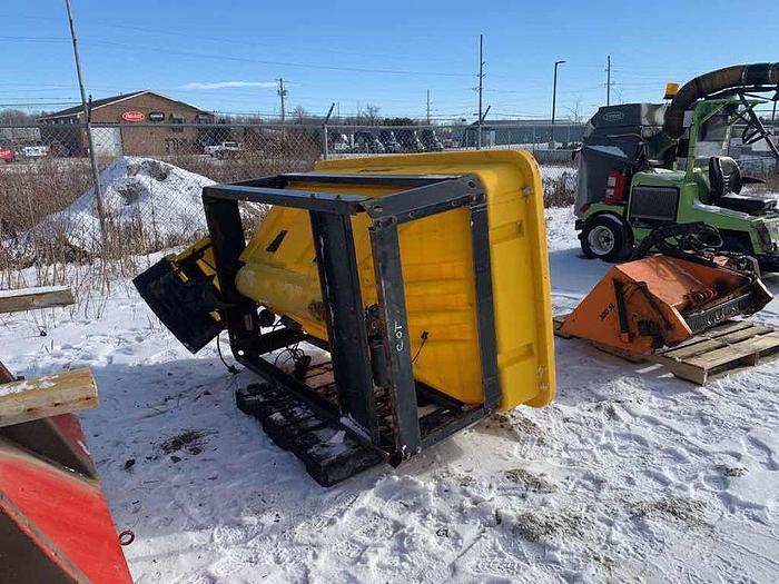 Used 2015 SNOWEX V-MAX 7550 SALTER ex city $1800. LAST ONE LEFT.