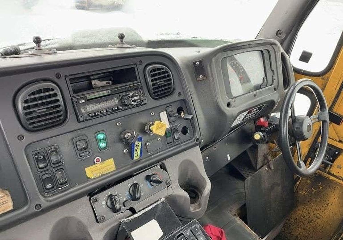 Used 2018 Freightliner M2 106 T/A Refuse Truck