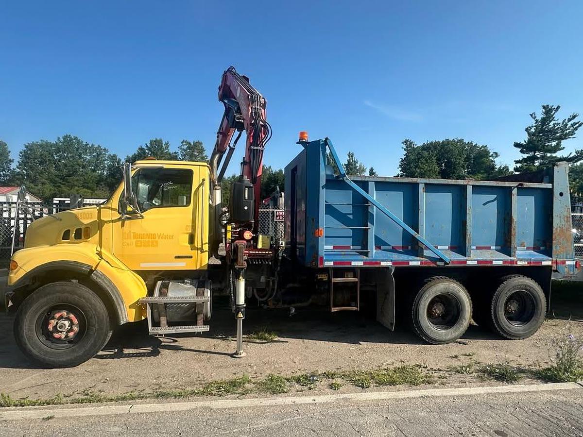 Used 2006 STERLING 7500 crane dump truck