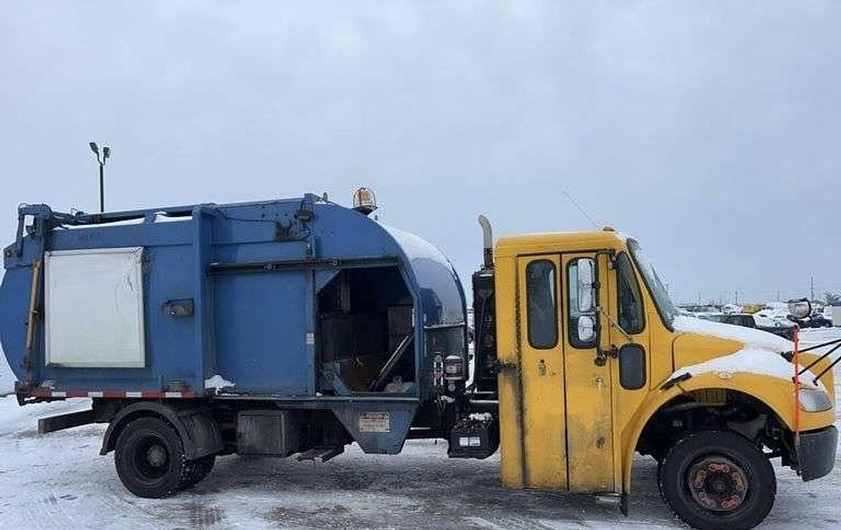 Used 2018 Freightliner M2 106 T/A Refuse Truck