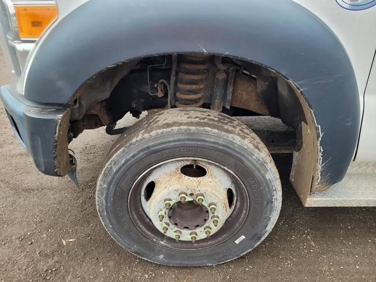 Used 2014 Ford F550 XL SD S/A bucket truck