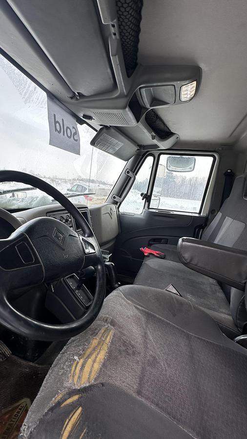 Used 2017 INTERNATIONAL 4300 box truck 20ft