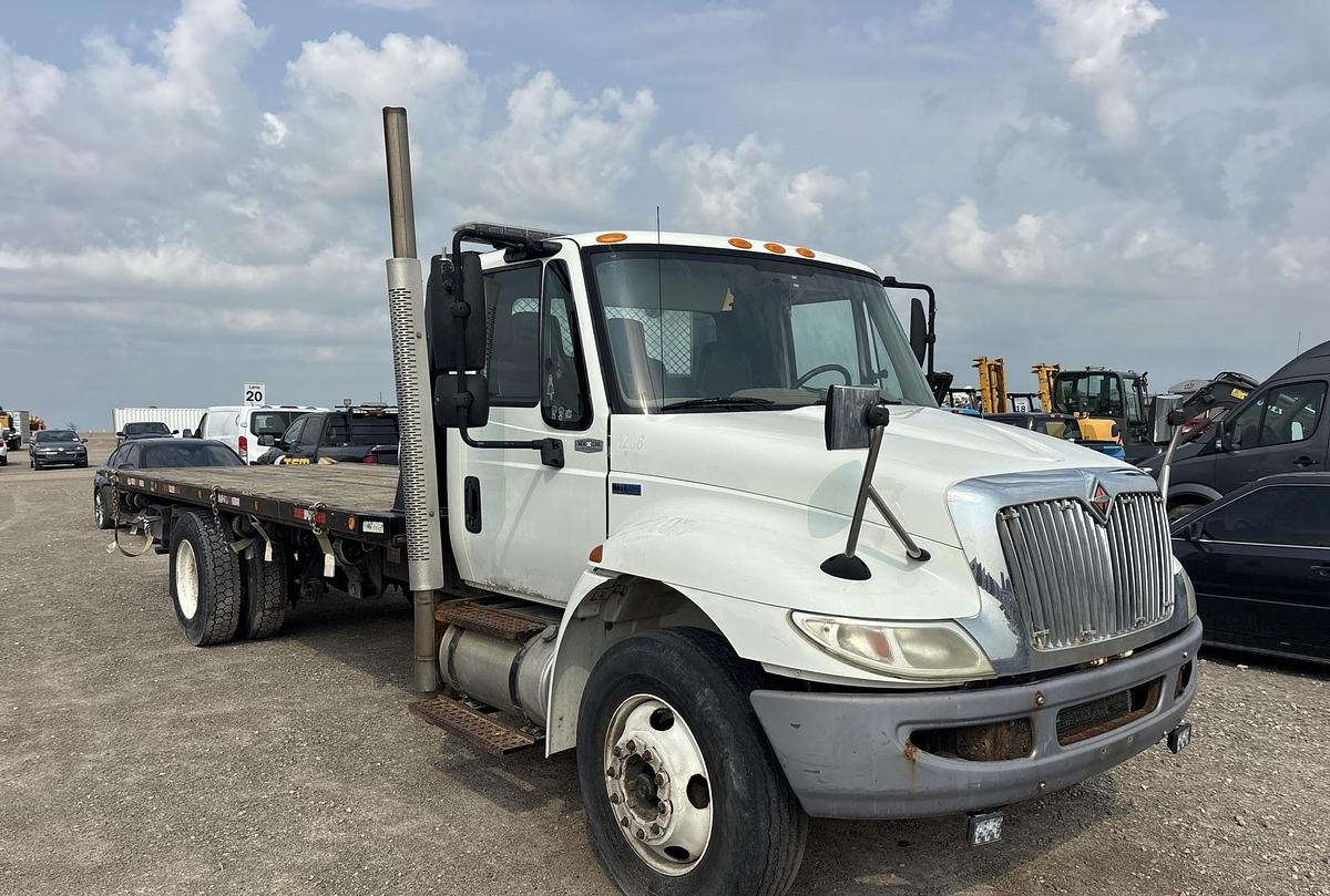 Used 2015 International 4300 4x2 rollback truck
