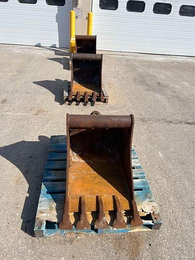 Used 2014 24 INCH CASE BACKHOE BUCKET model hd1 tooth 23 hxf