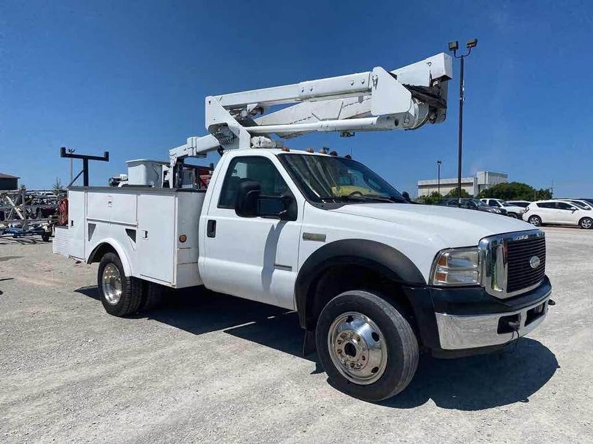 Used 2005 FORD F550 SUPER DUTY bucket truck only $14,995