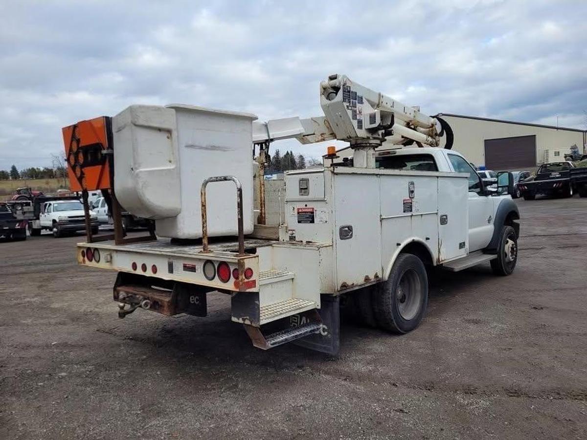 Used 2014 Ford F550 XL SD S/A bucket truck