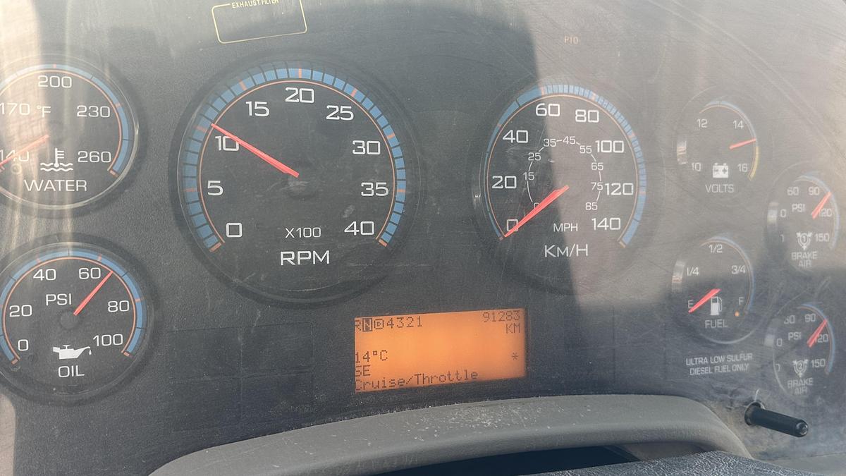 Used International DuraStar 4300 service truck w/crane