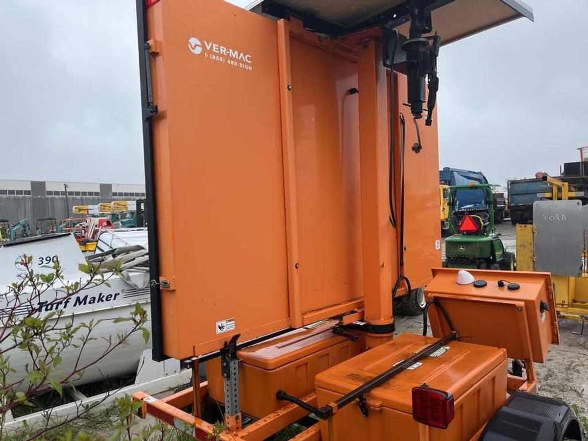 Used 2014 VERMAC ARROW board